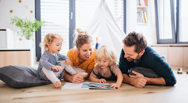 Familienlesungen mit PapaTom Lessmore in der kubi